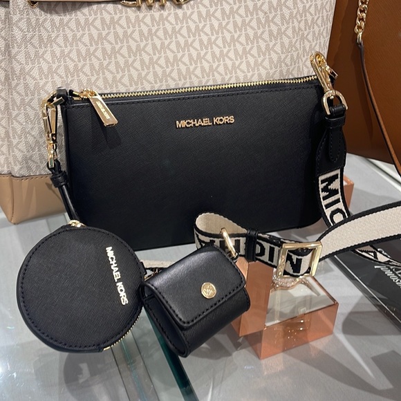 MICHAEL KORS
Jet Set Saffiano Leather Crossbody Bag with Case for Airpods Pro® - Picture 5 of 16